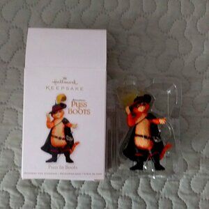 Puss in BOOTS 2011 Hallmark Ornament QXI2617 Old Stock